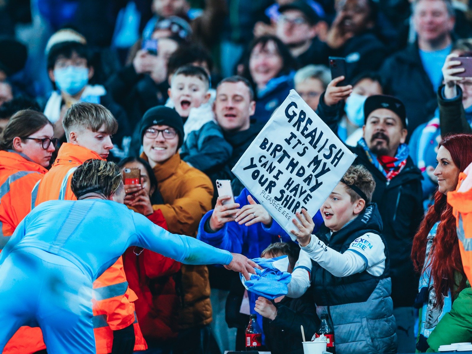 场上竞争的 场上竞争的